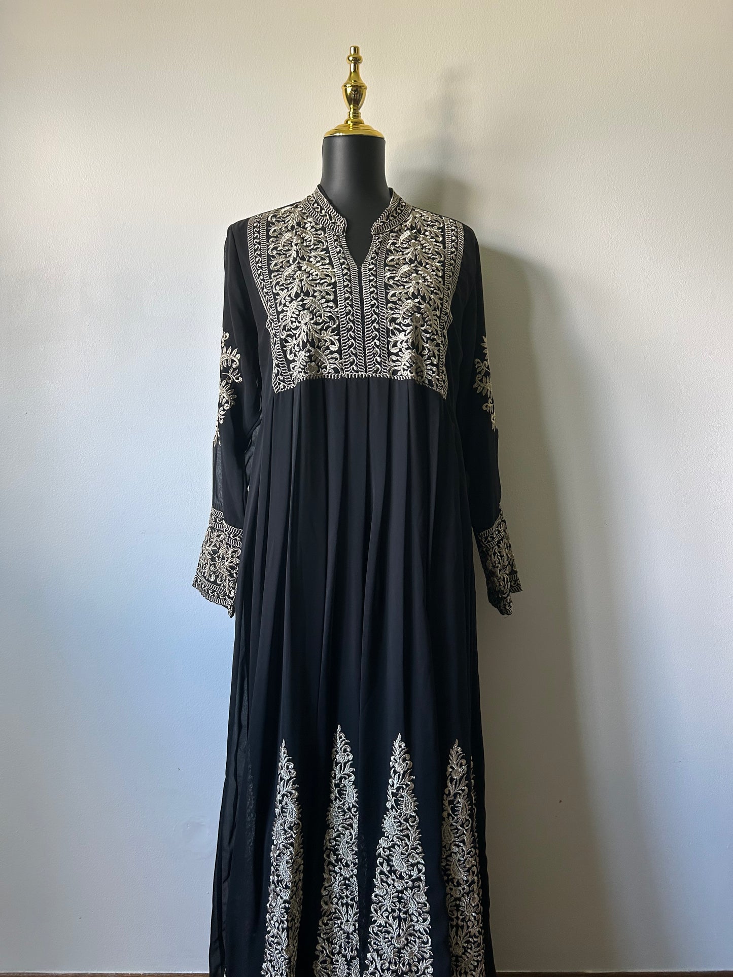 Traditional Moroccan Kaftan ~ (Black/Gold)