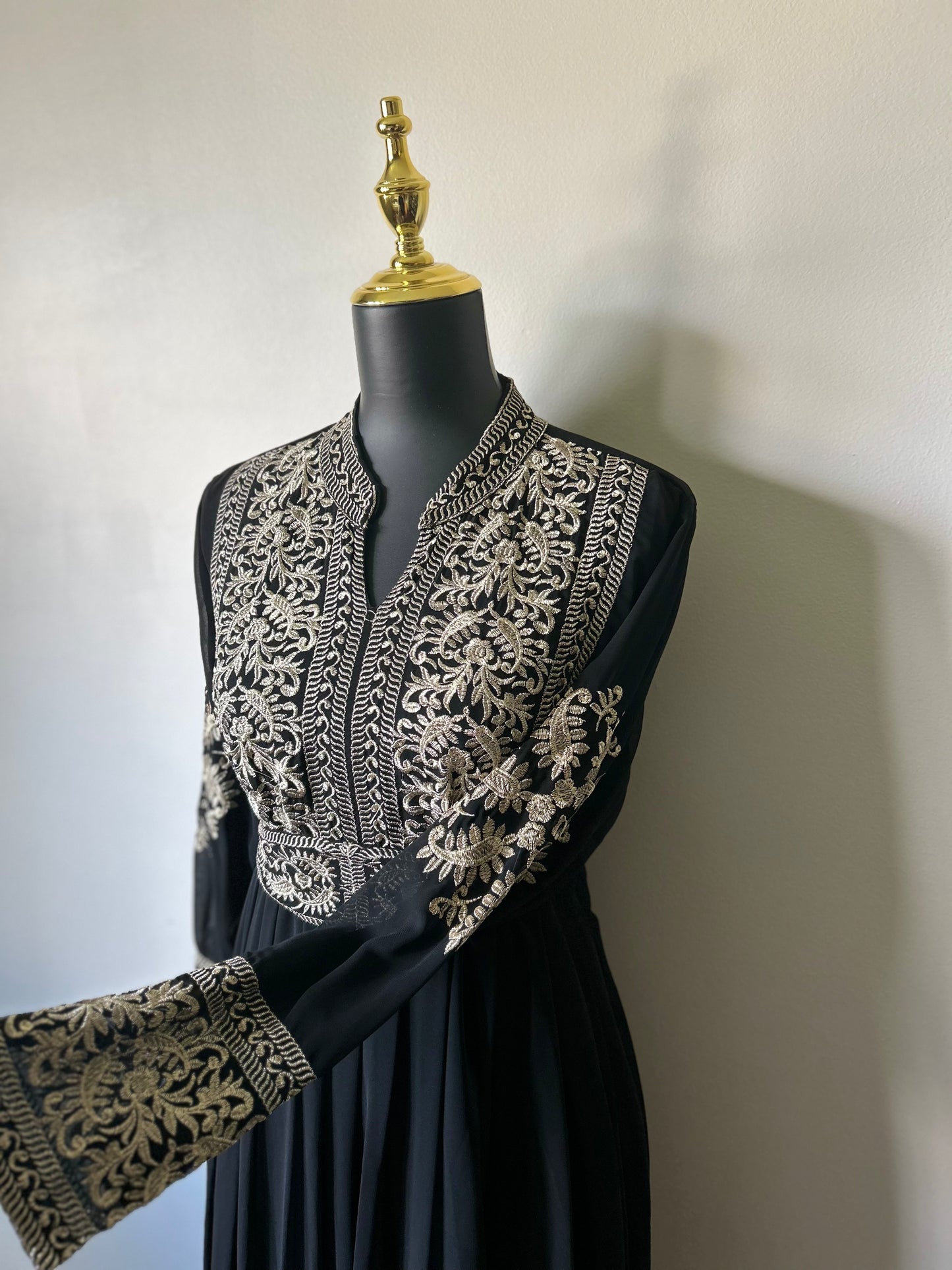 Traditional Moroccan Kaftan ~ (Black/Gold)