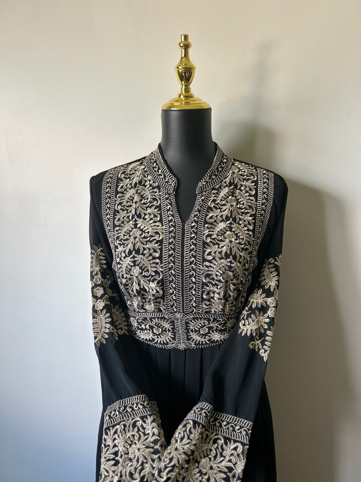 Traditional Moroccan Kaftan ~ (Black/Gold)