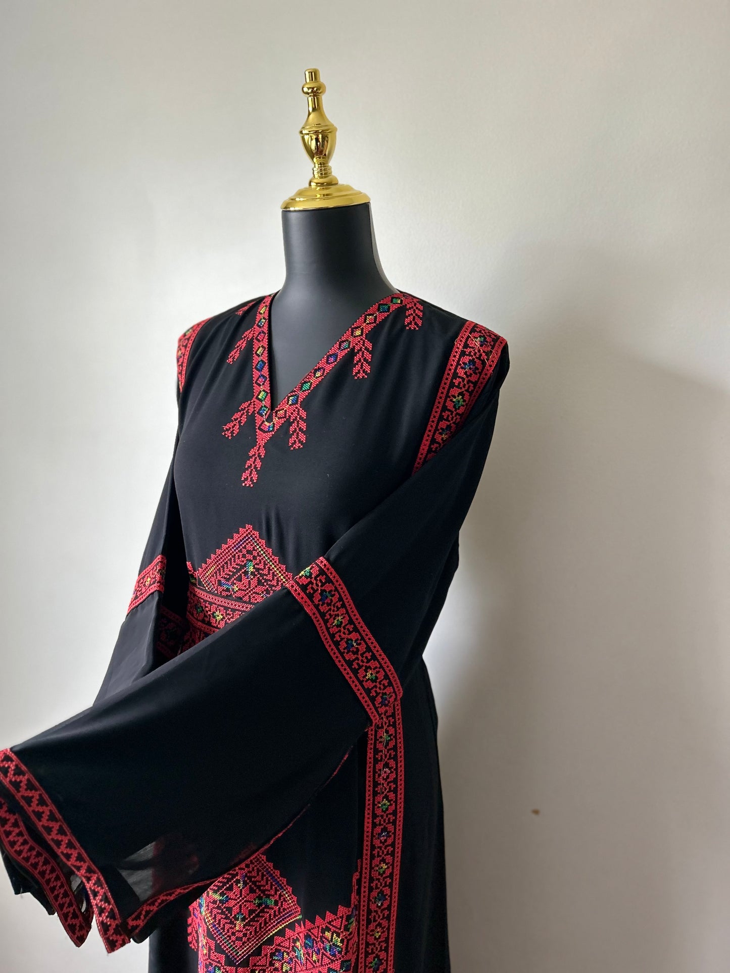 Traditional Palestinian V-Neck Thobe